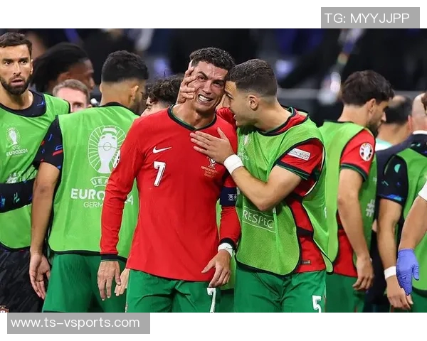 帕利尼亚反击卡拉格:连C罗都敢批,靠议论他人博电视眼球 帕利尼亚反击卡拉格:连C罗都敢批,靠议论他人博电视眼球