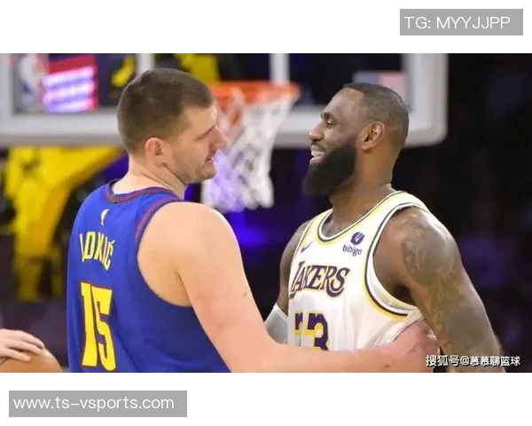 老队友暖心瞬间：约基奇赛前与杰夫·格林热聊，手舞足蹈笑出精彩